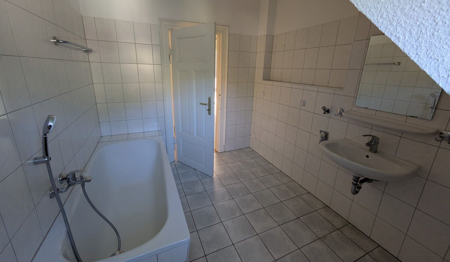 Badezimmer mit Wanne