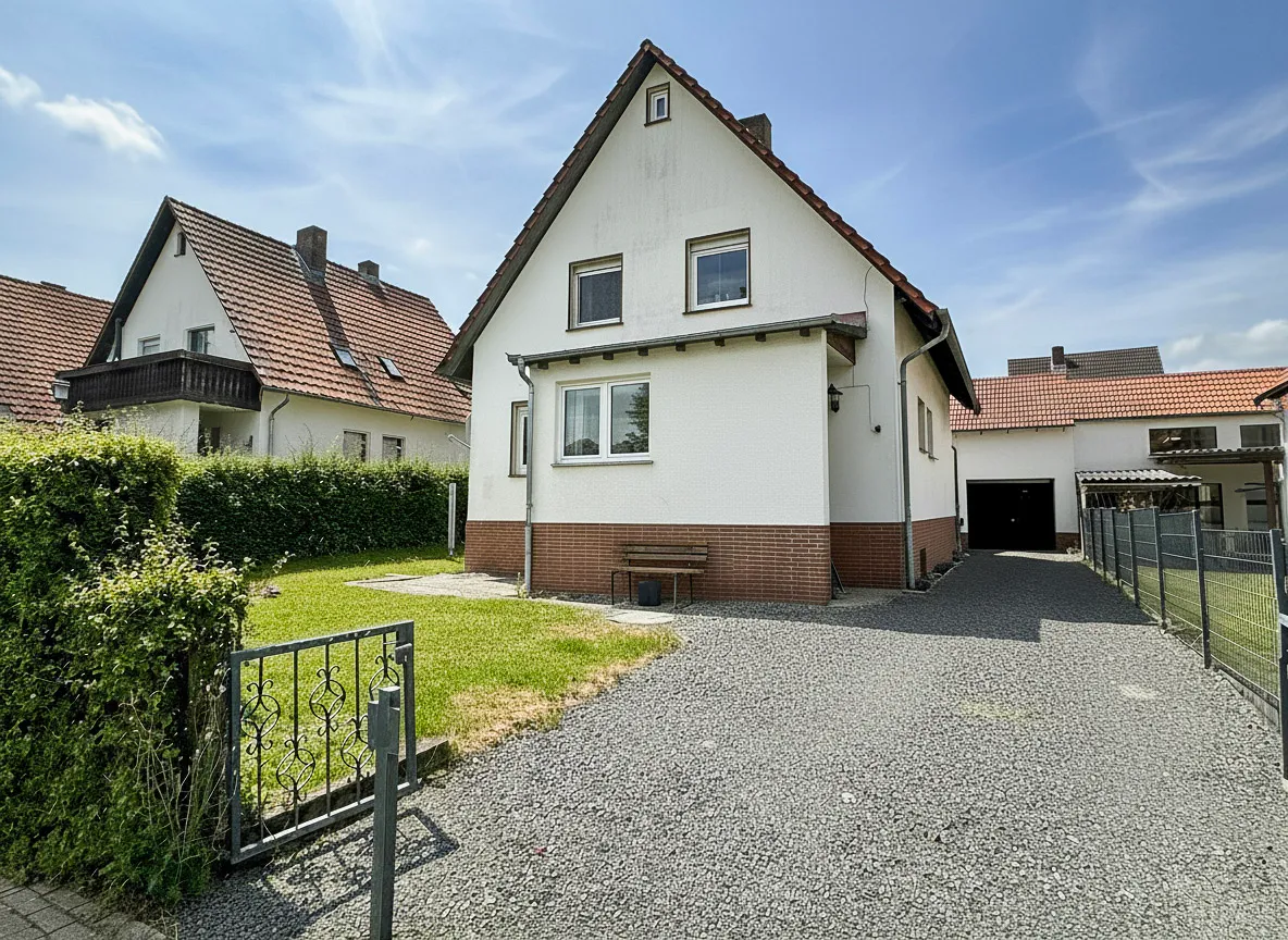 Freistehendes Einfamilienhaus – stilvoll modernisiert, energieeffizient und bezugsbereit