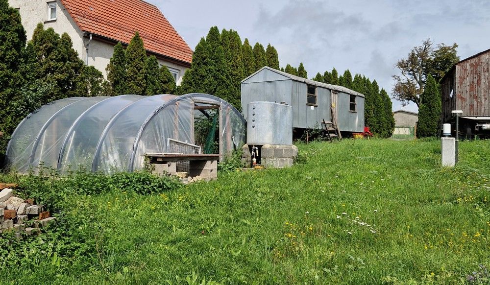 Gemüsetunnel und Bauwagen