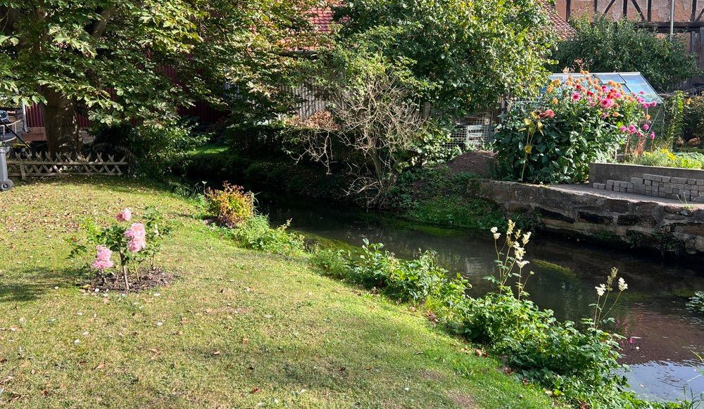 Wasserlauf am Haus