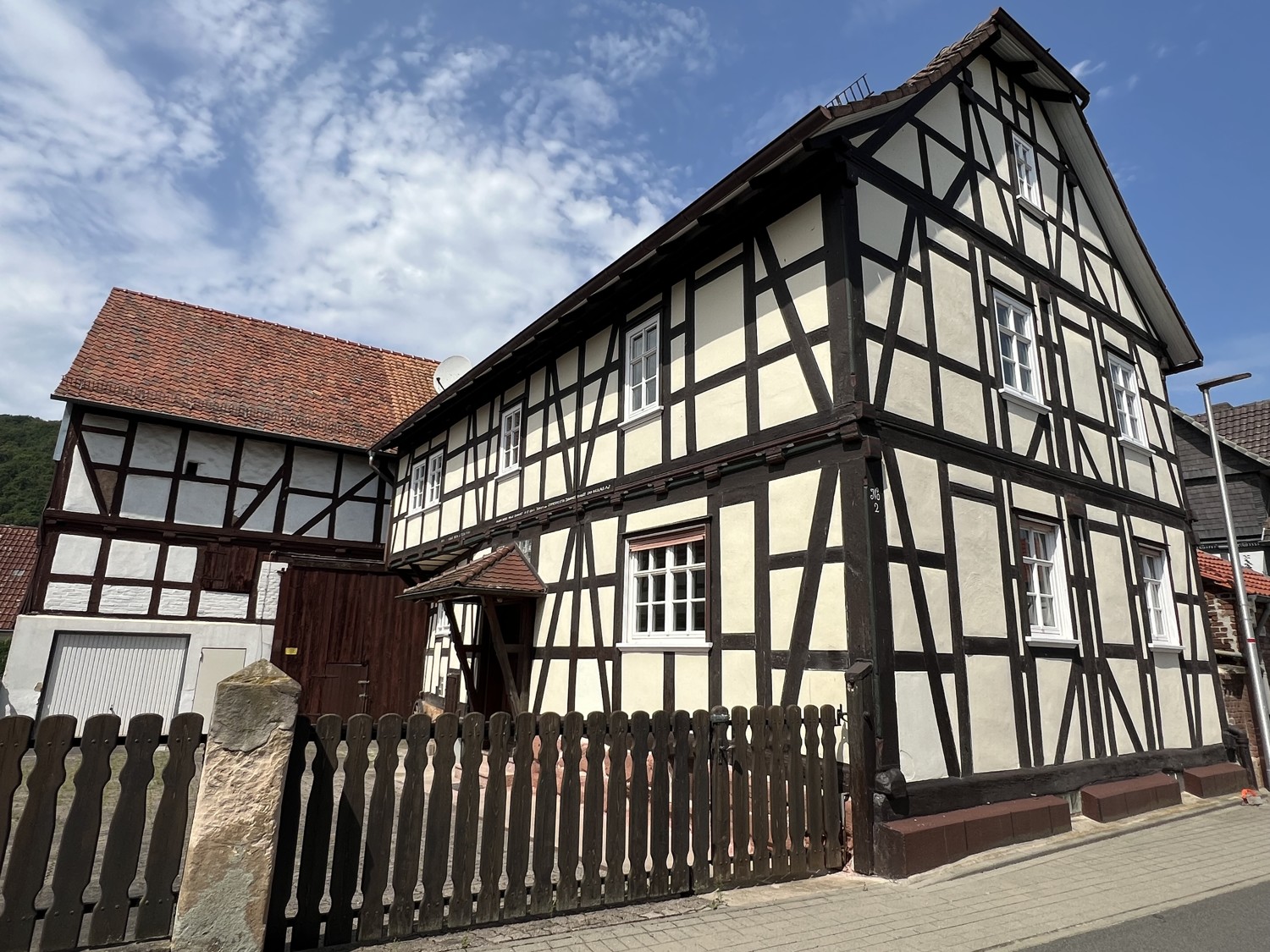 Einfamilienhaus mit historischem Charme und großzügigem Grundstück