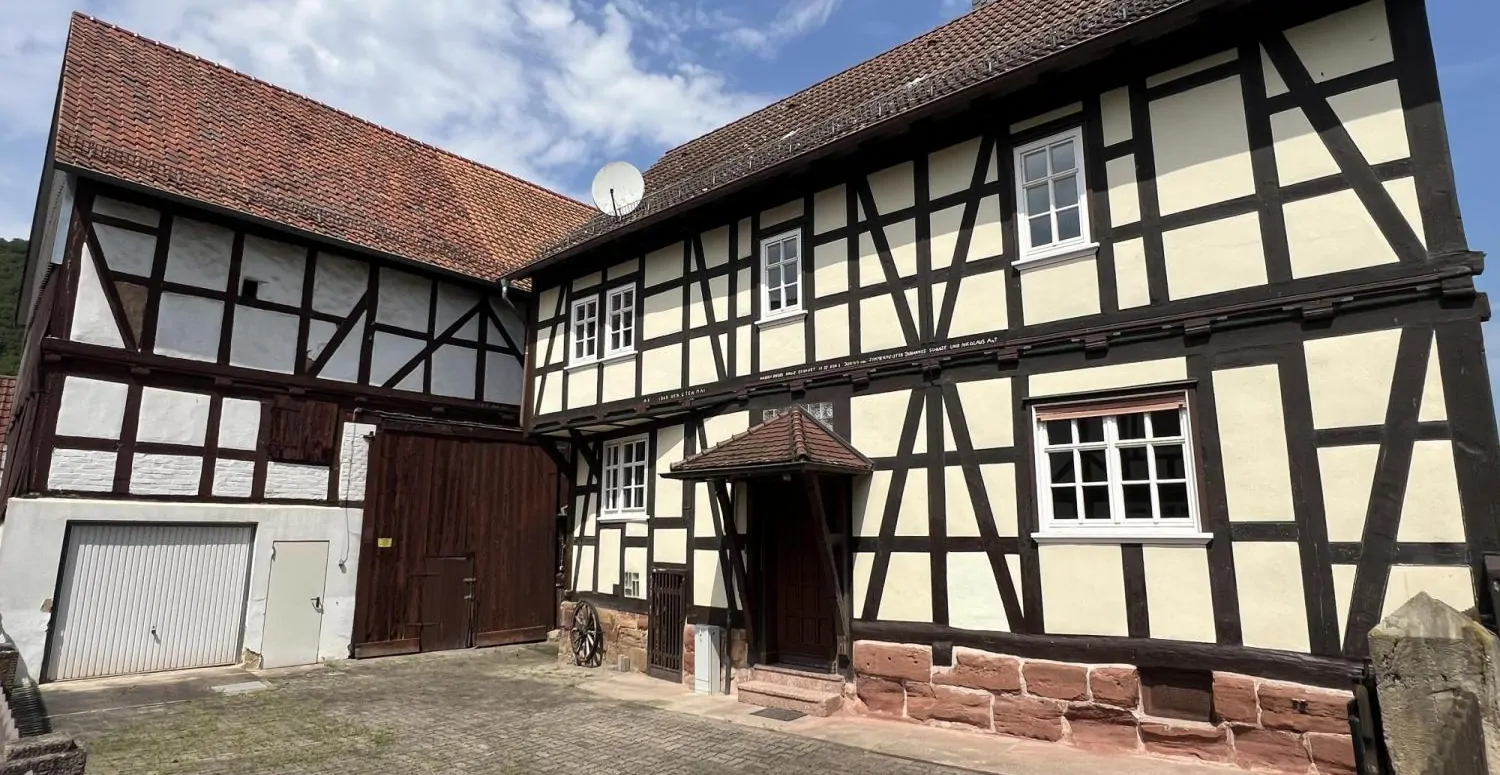 Einfamilienhaus mit historischem Charme und großzügigem Grundstück