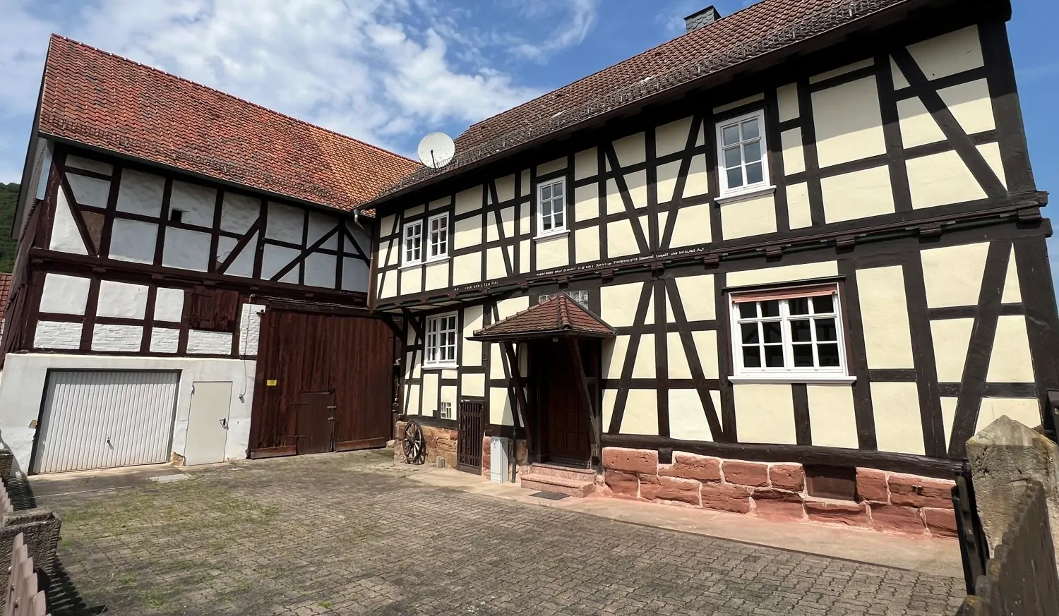 Einfamilienhaus mit historischem Charme und großzügigem Grundstück