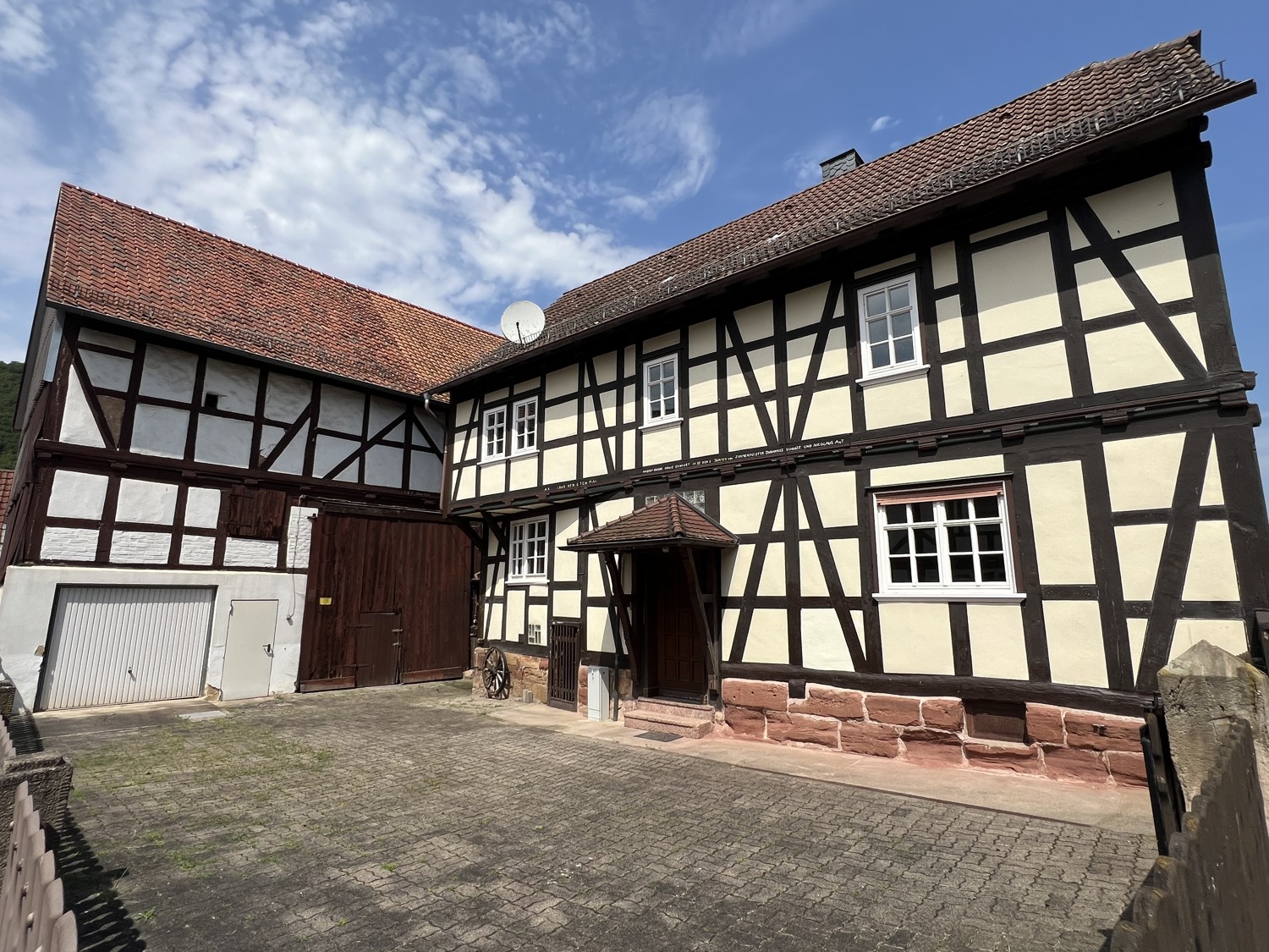 Einfamilienhaus mit historischem Charme und großzügigem Grundstück