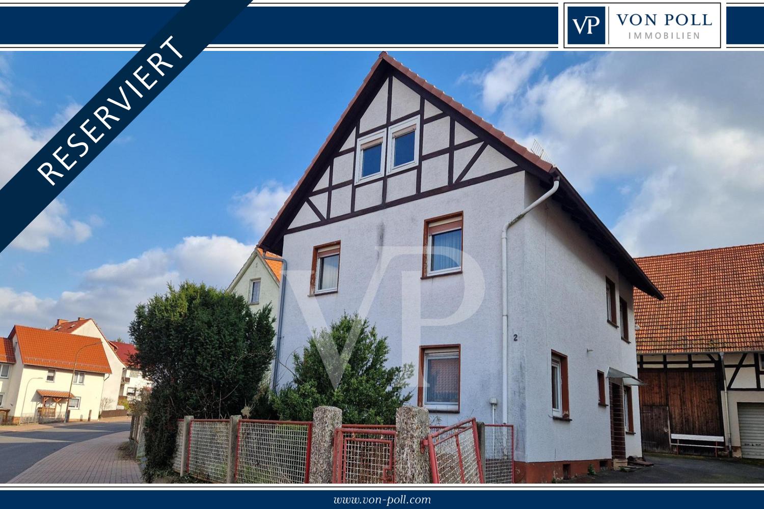 Einfamilienhaus mit großer Scheune und Garten mit Obstbaumbestand