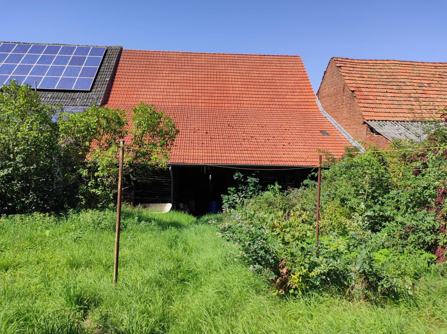 Garten mit Scheunendach