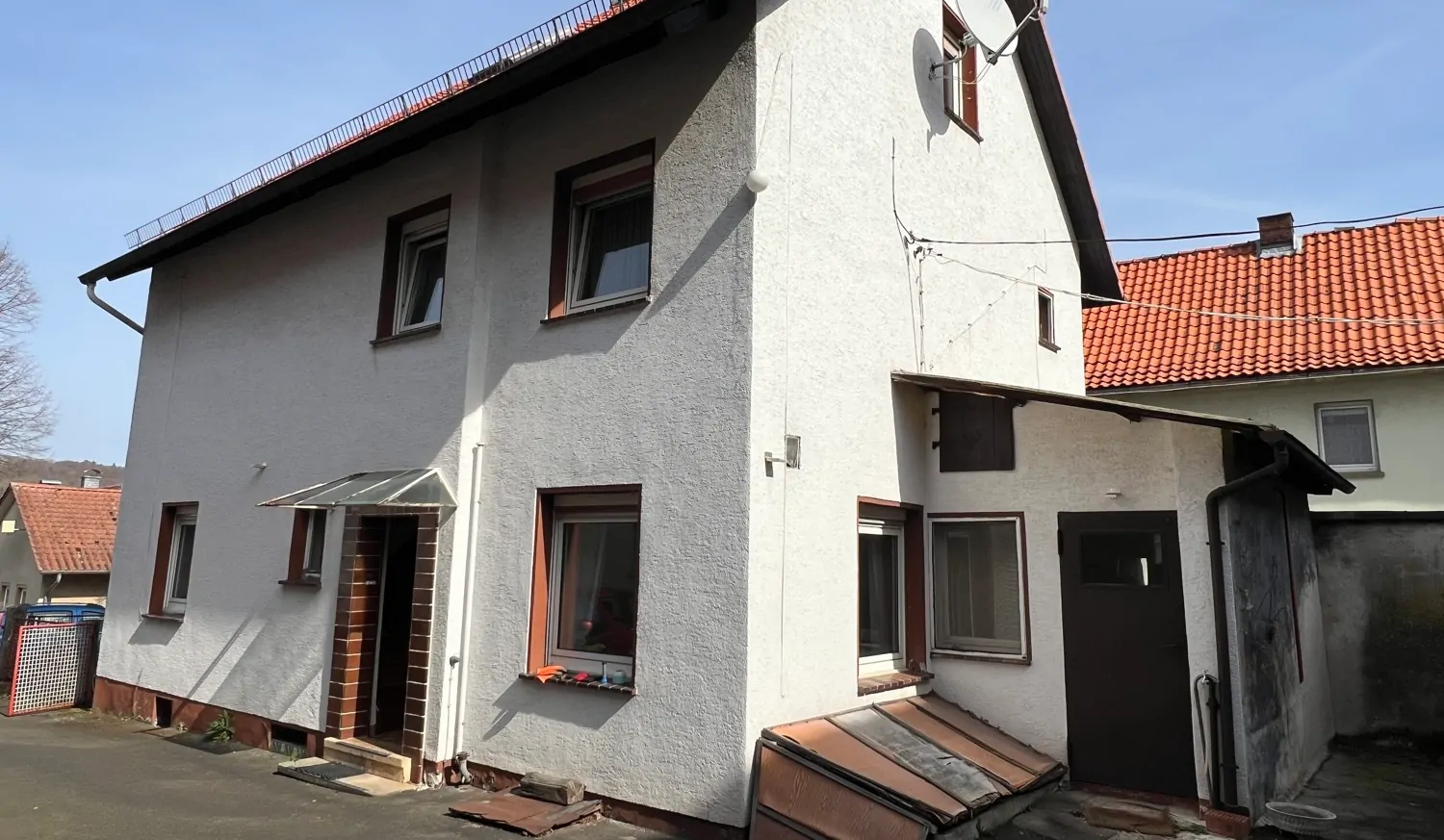 Einfamilienhaus mit großer Scheune und Garten mit Obstbaumbestand