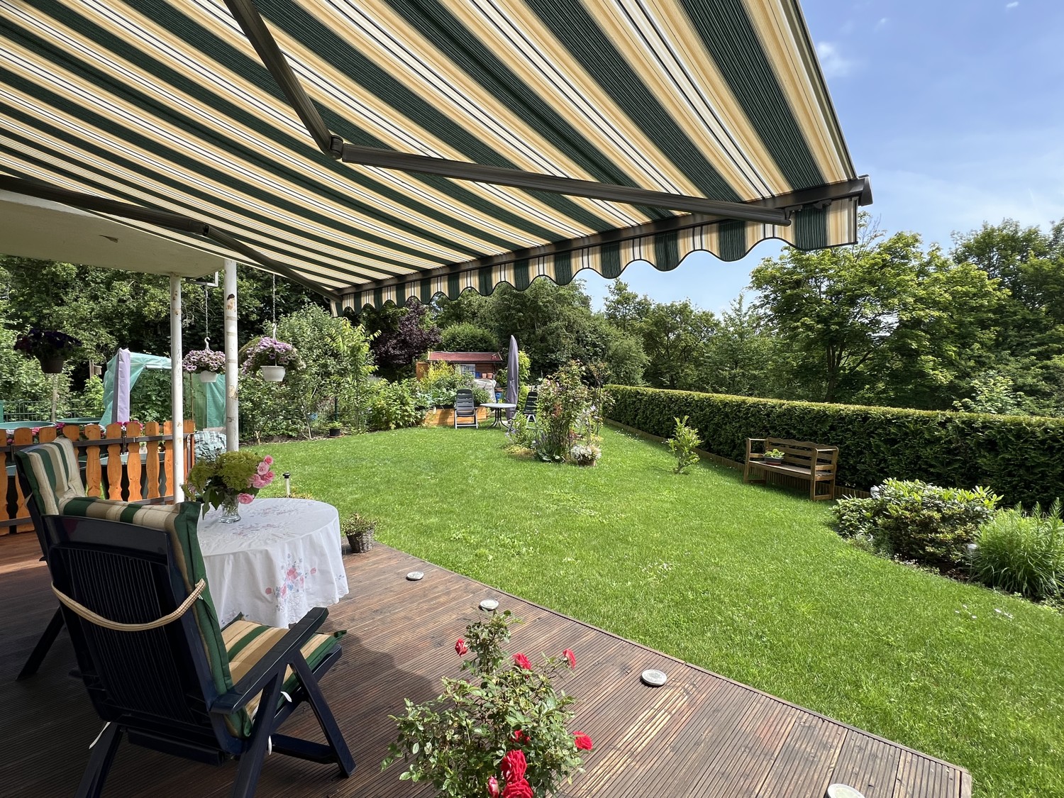 Terrasse mit Garten