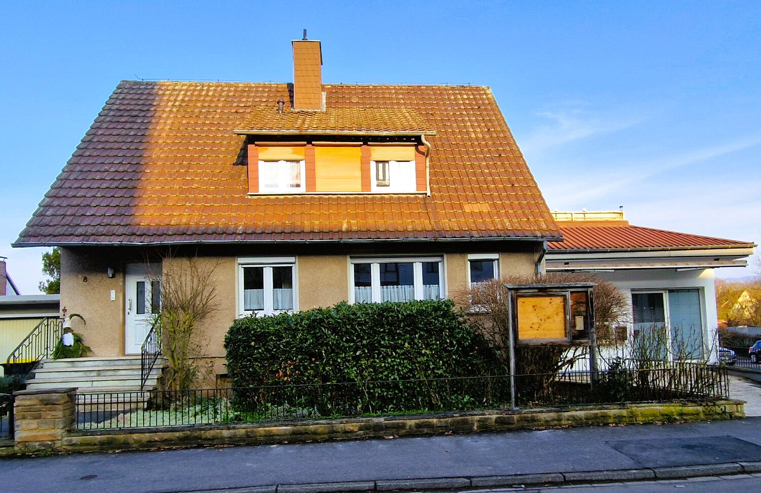 Straßenansicht