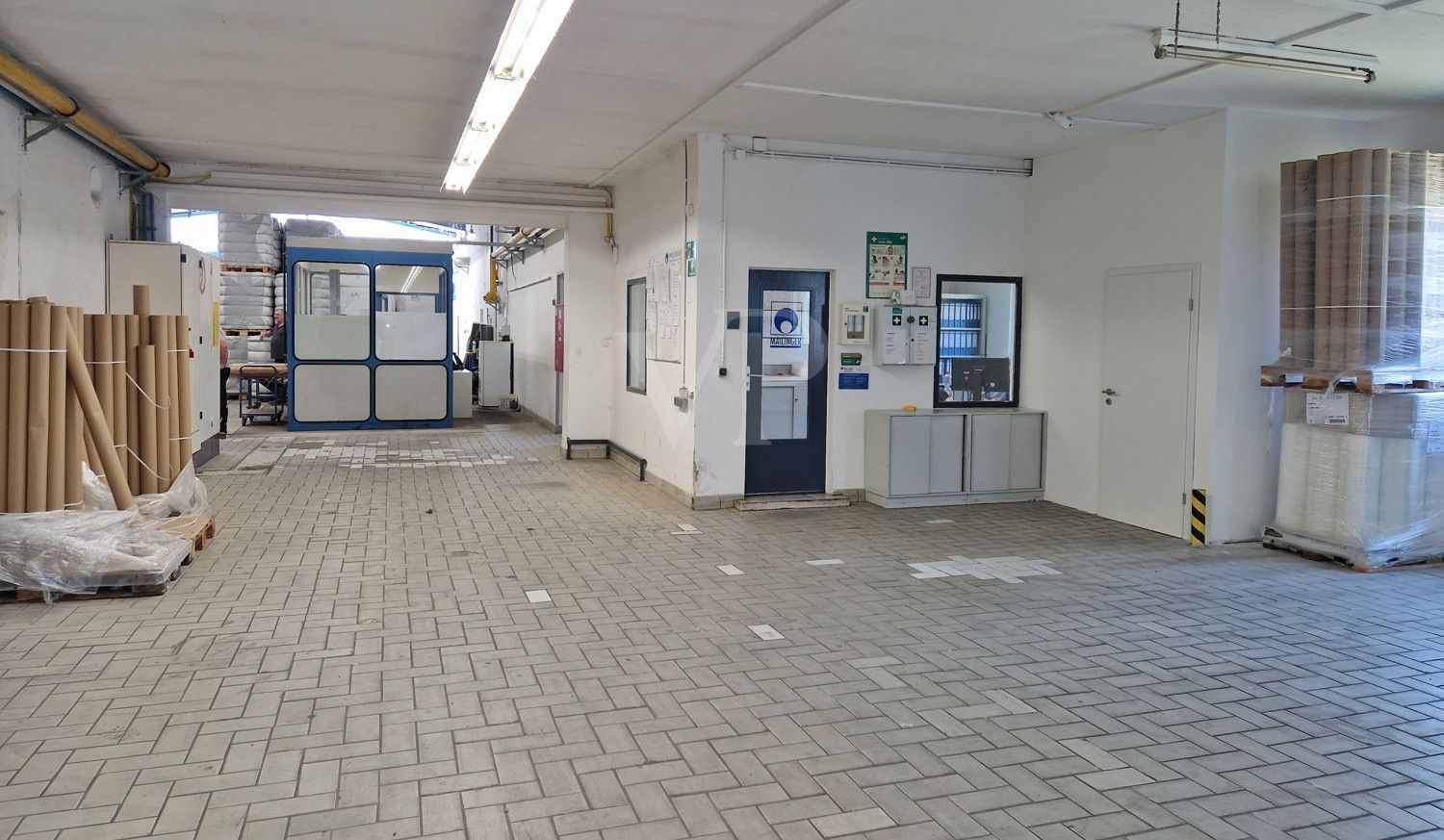 Hallenbüro