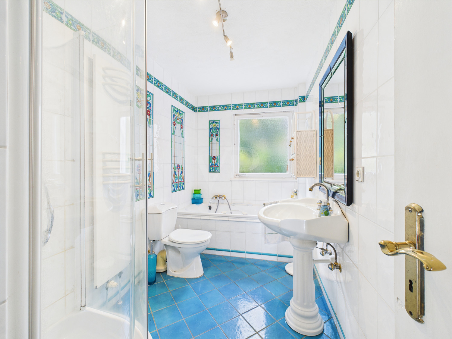 gepflegtes Badezimmer