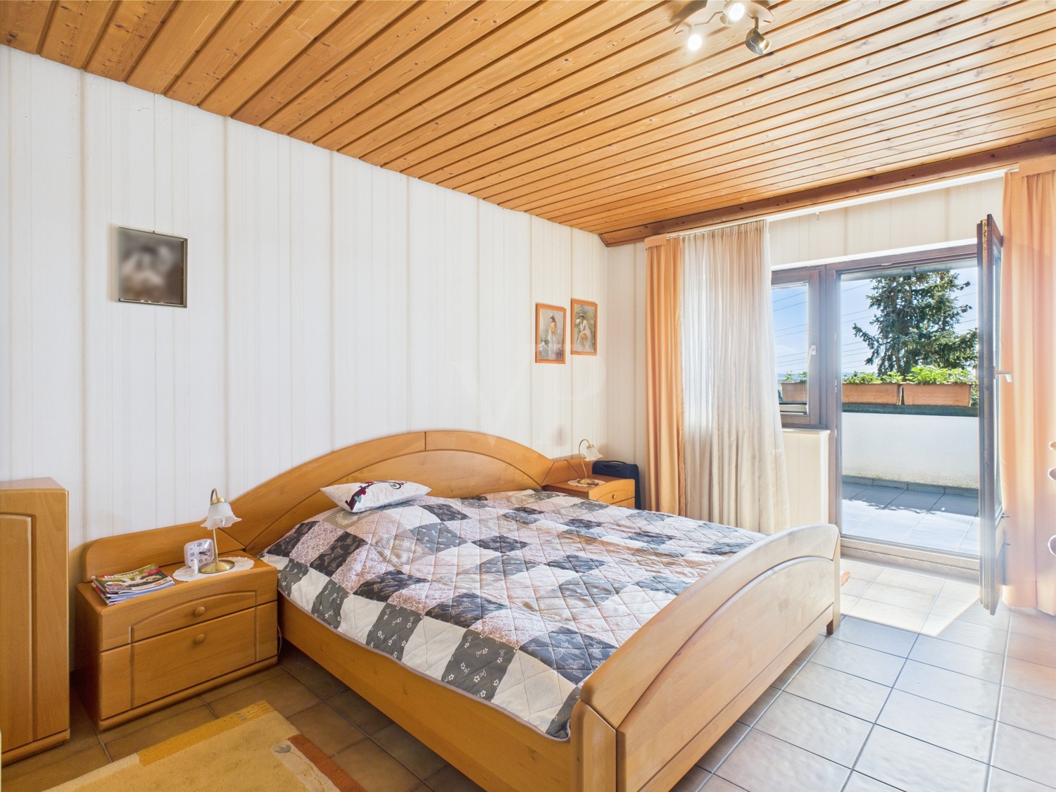 Schlafzimmer mit Loggia