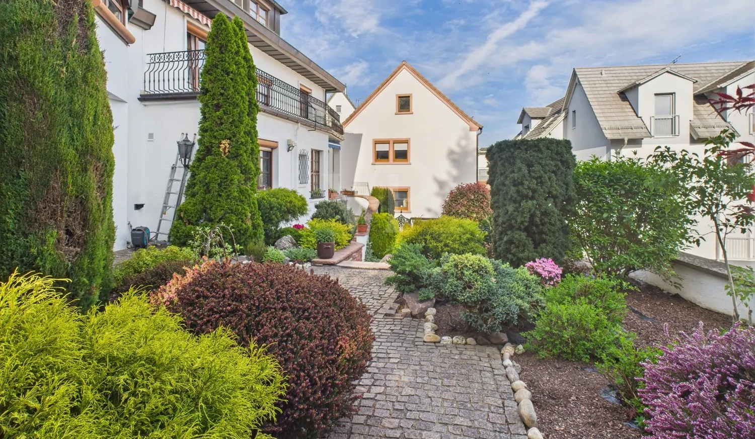 gepflegte Außenanlage