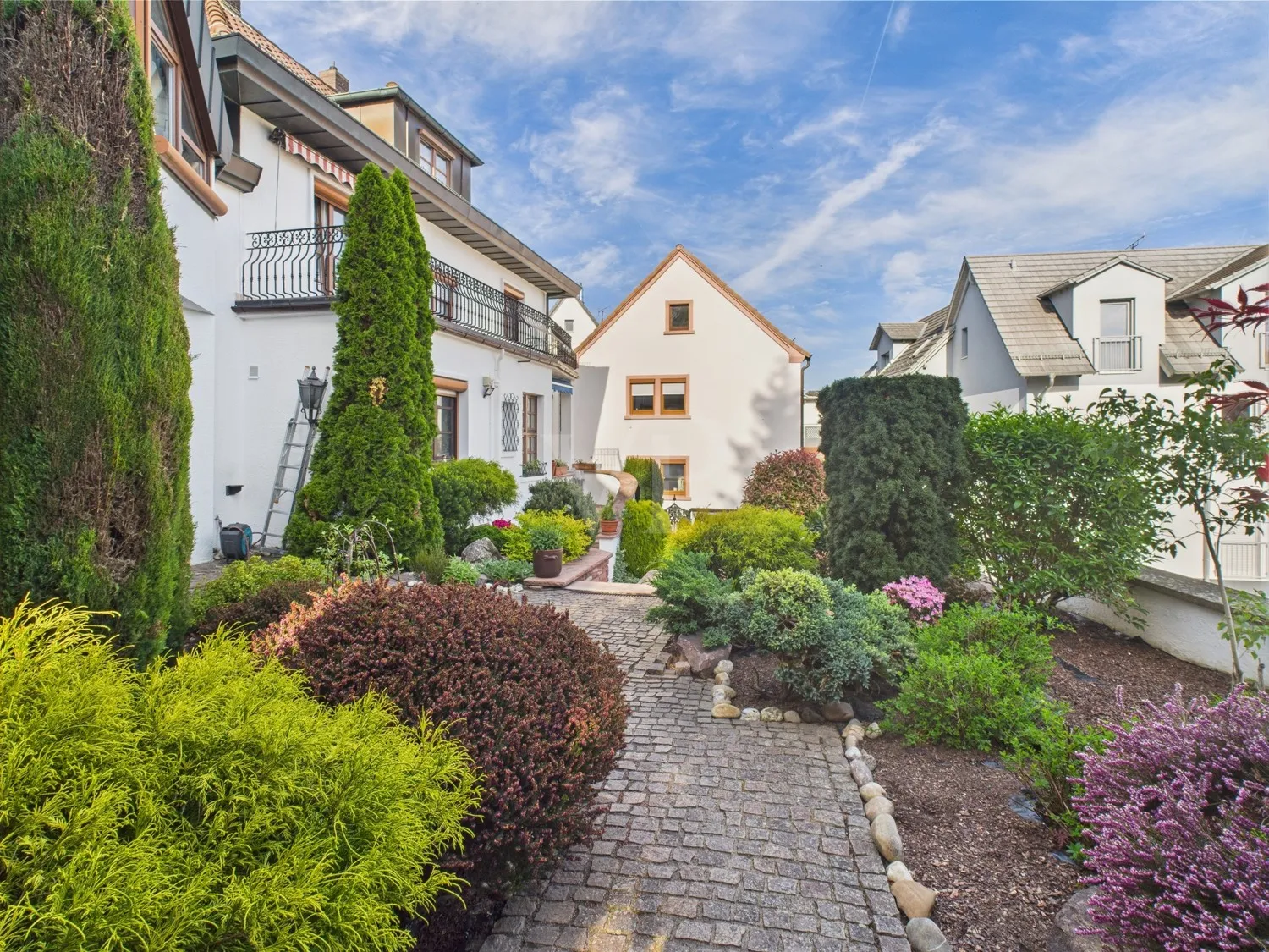 gepflegte Außenanlage