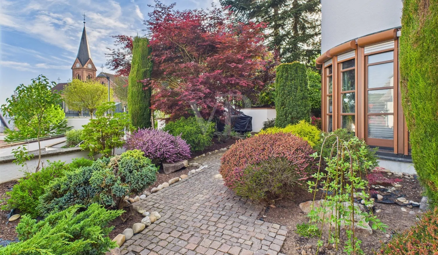 gepflegte Außenanlage