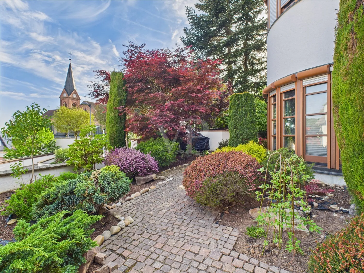 gepflegte Außenanlage