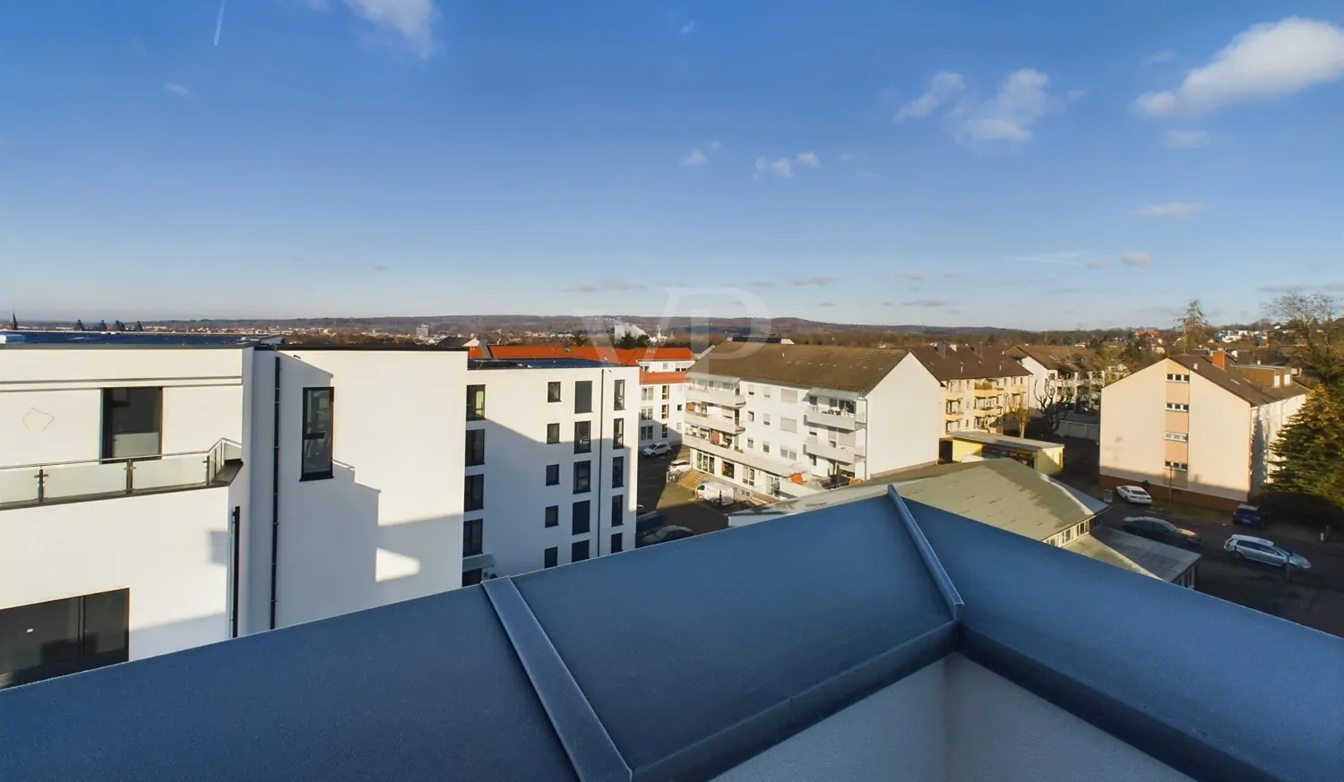 MODERNES WOHNEN ÜBER DEN DÄCHERN DER STADT