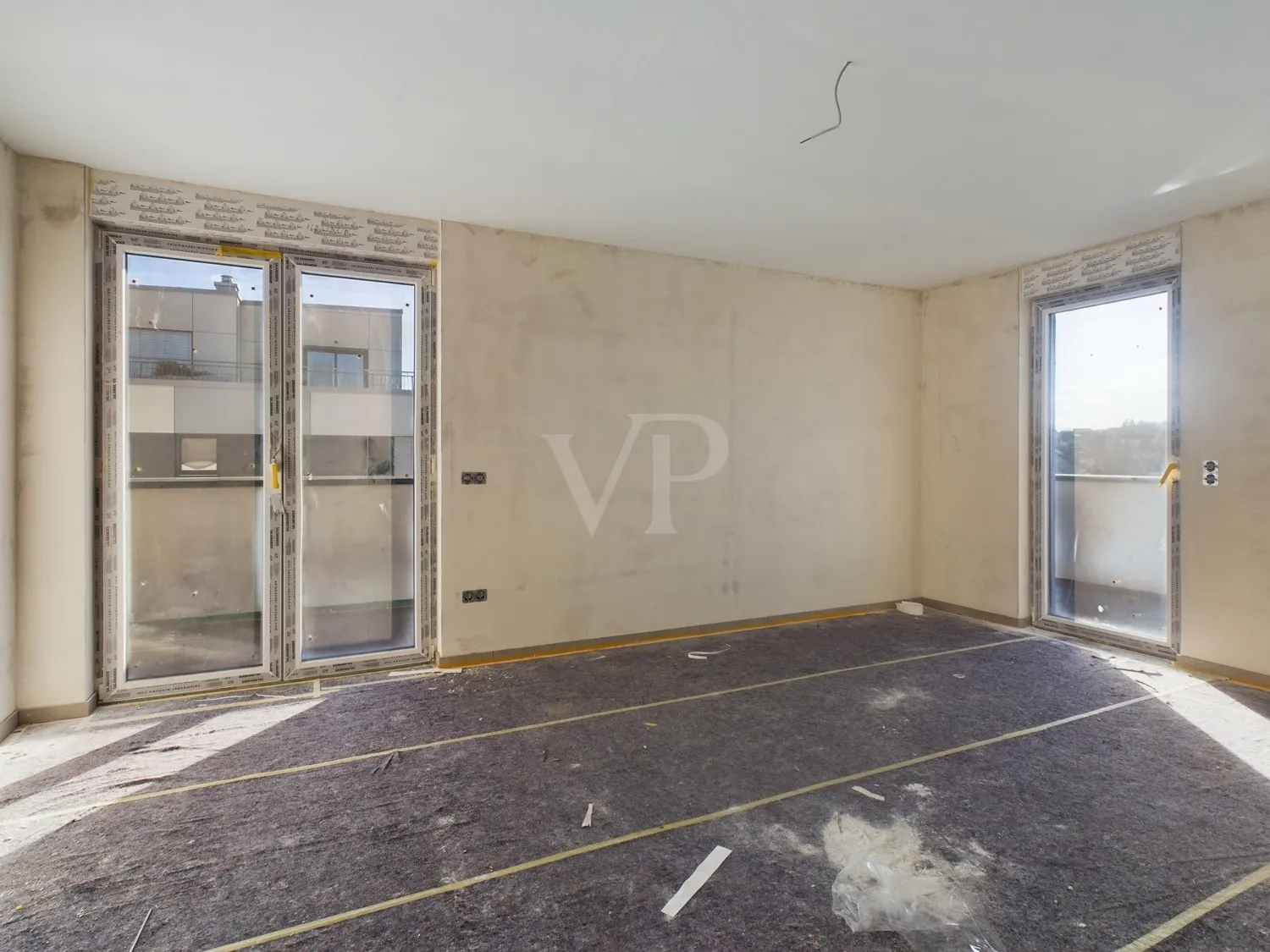 MODERN LIVING ABOVE THE ROOFS OF THE CITY