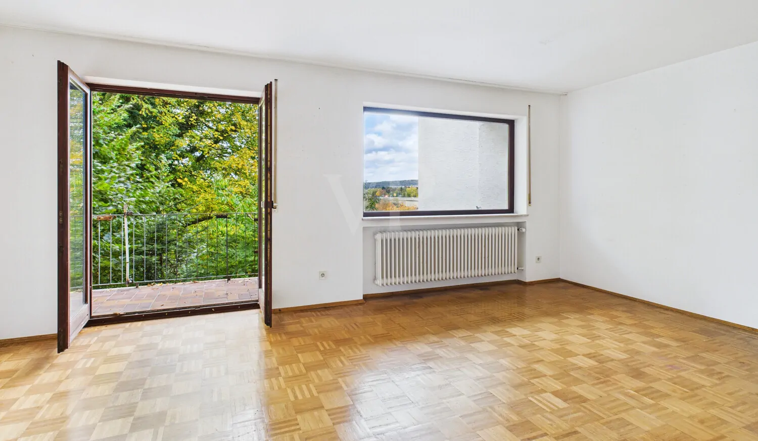 großzügiger Wohnbereich mit tollem Blick