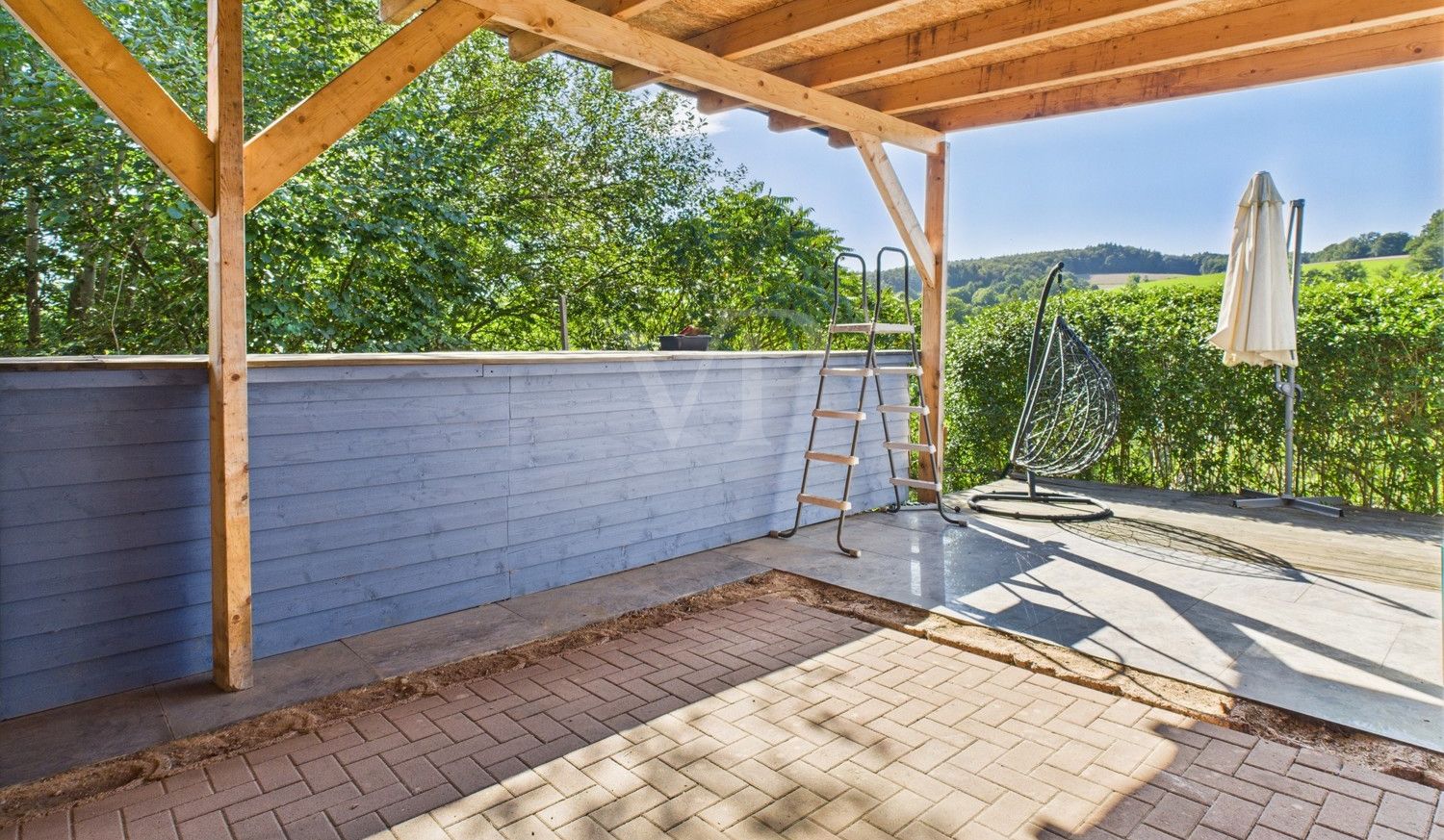 Terrasse 1 mit Pool