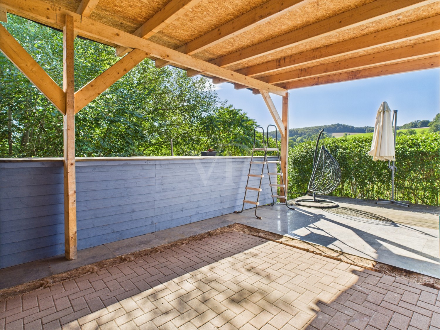 Terrasse 1 mit Pool