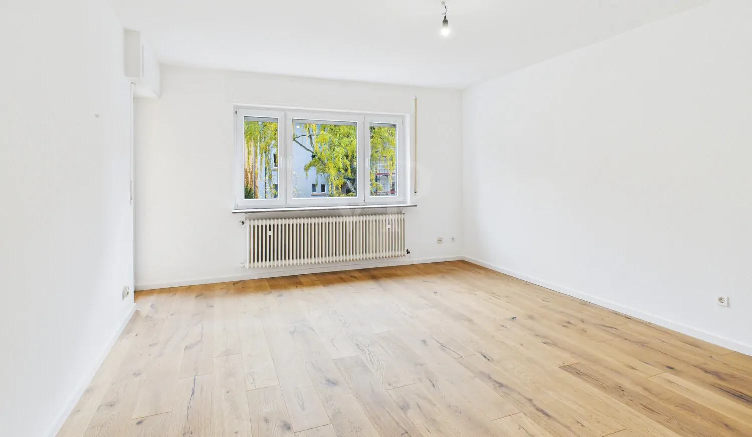 lichtdurchfluteter Wohnbereich