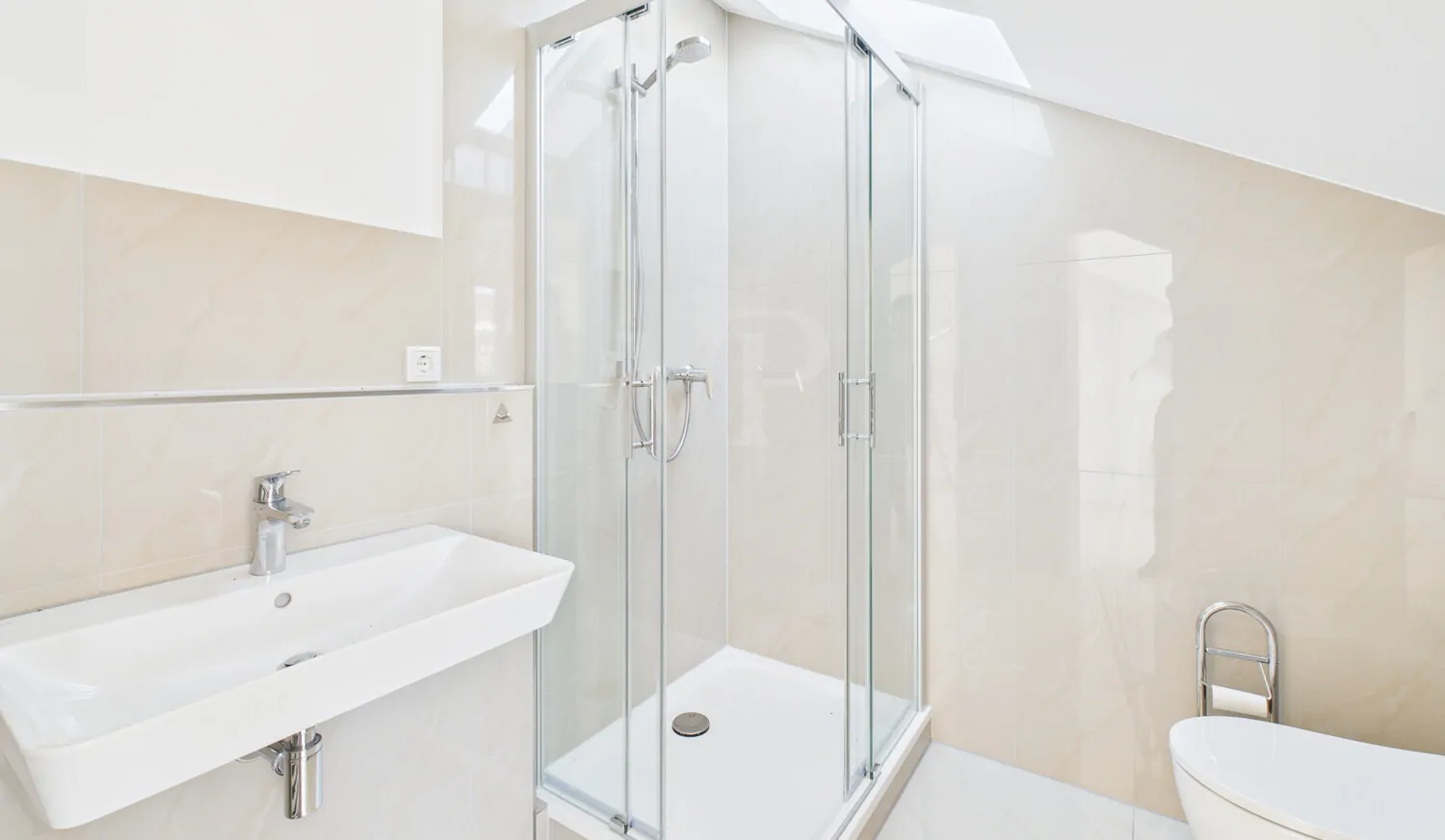 Badezimmer im Dachgeschoss