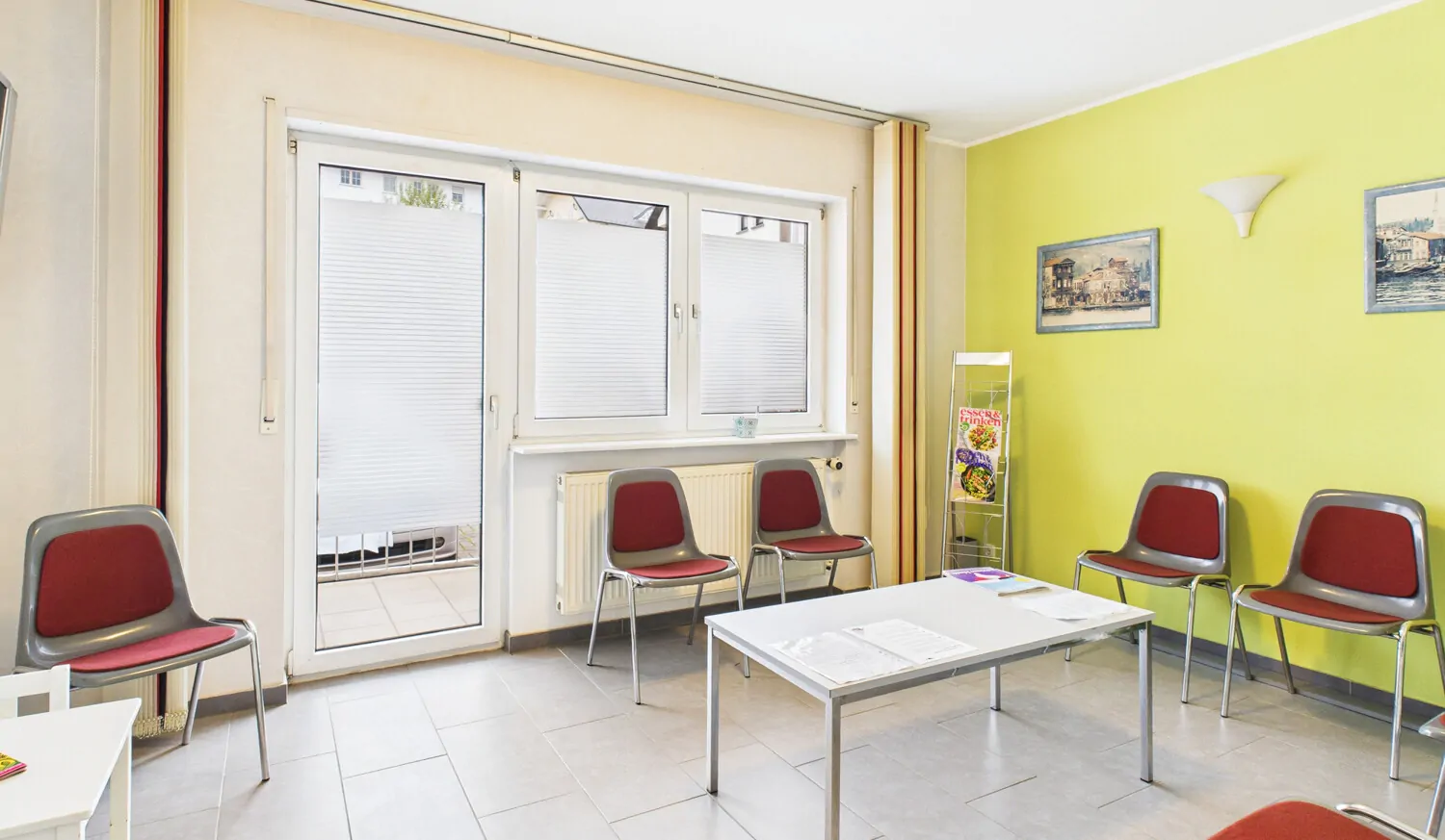 Wartebereich mit Balkon