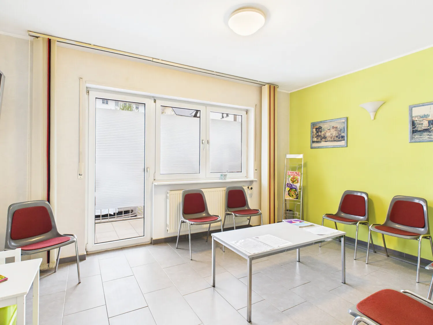 Wartebereich mit Balkon