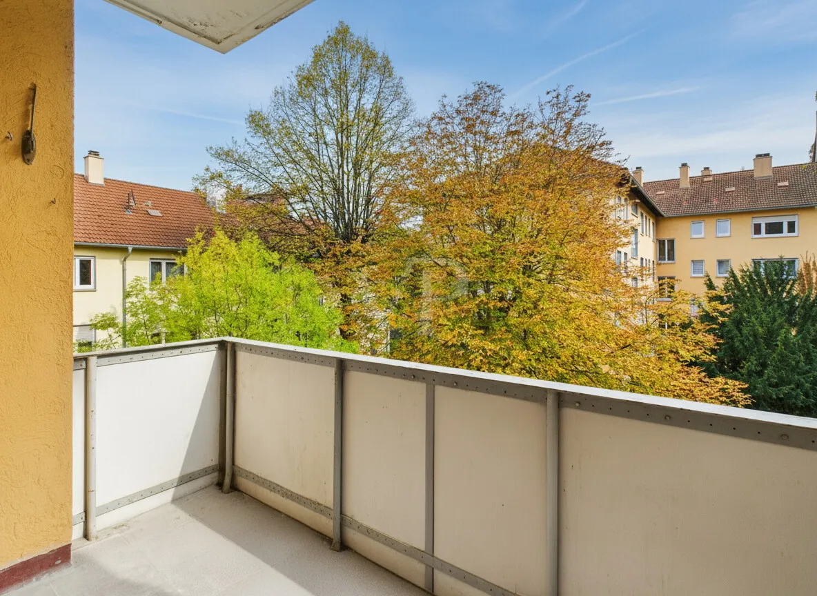 Süd-West-Balkon zum Hinterhof