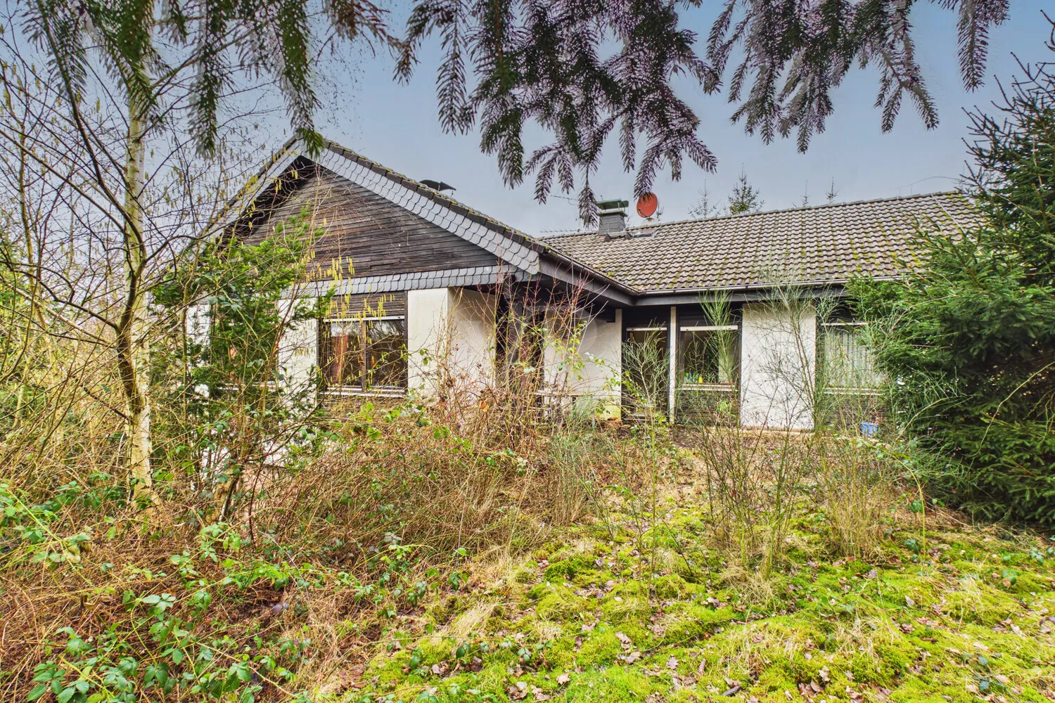 Freistehendes Einfamilienhaus mit Kamin & Doppelgarage