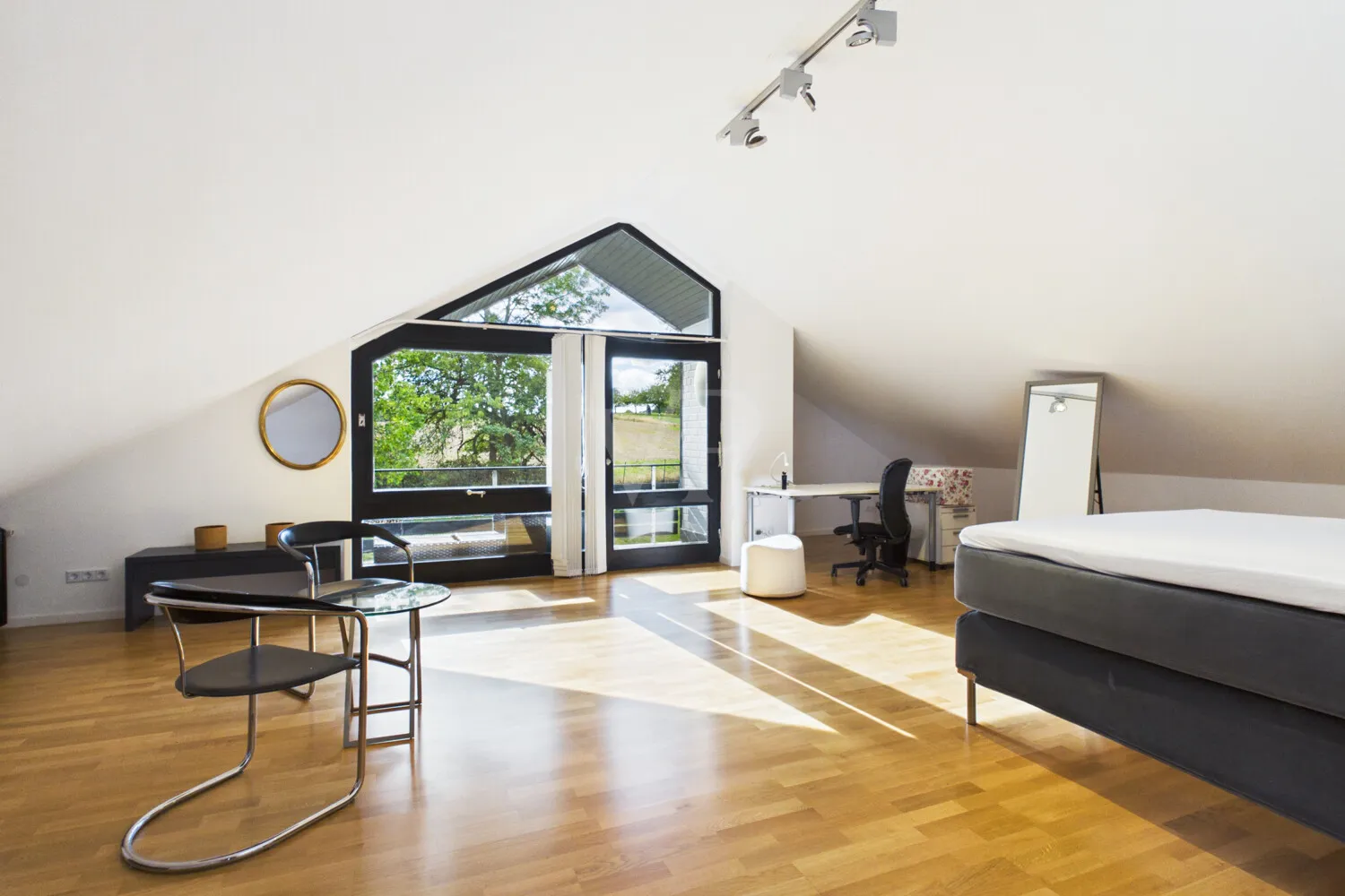 westliches Schlafzimmer im DG