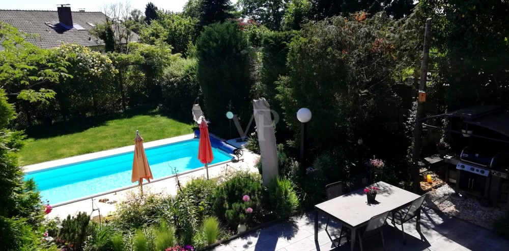 herrlicher Garten mit Pool