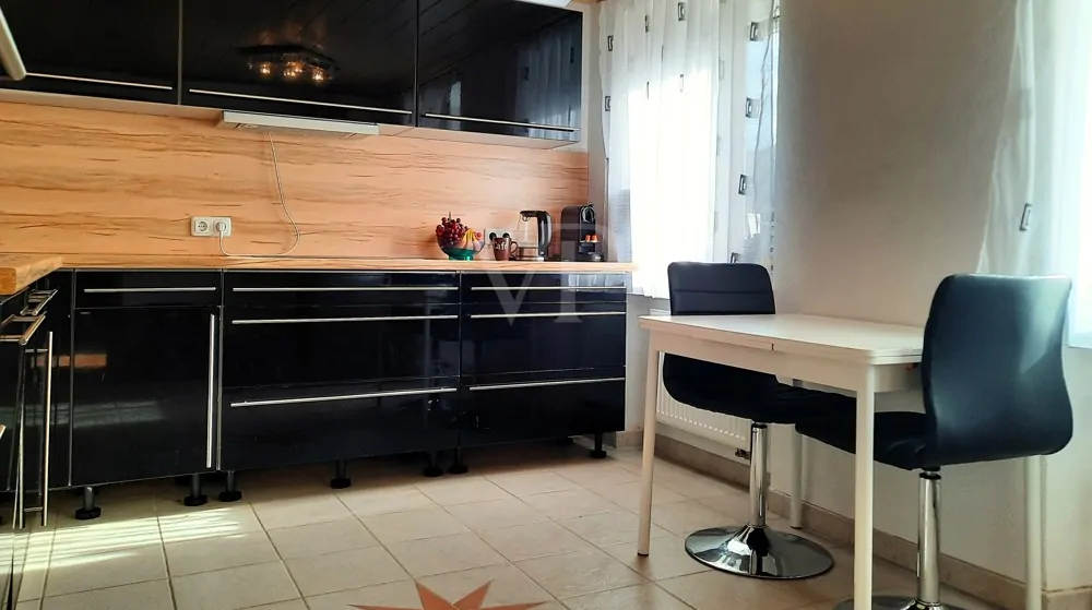 Küche mit Essbereich