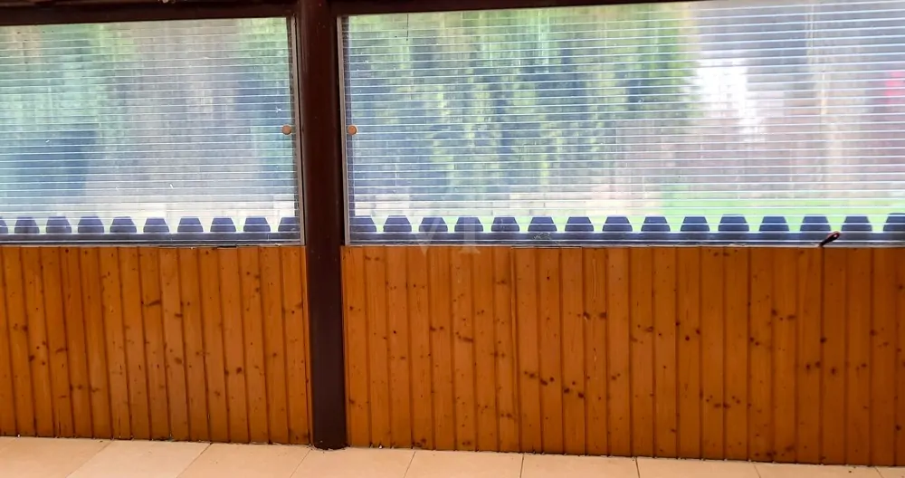 großer überdachter Terrassenbereich