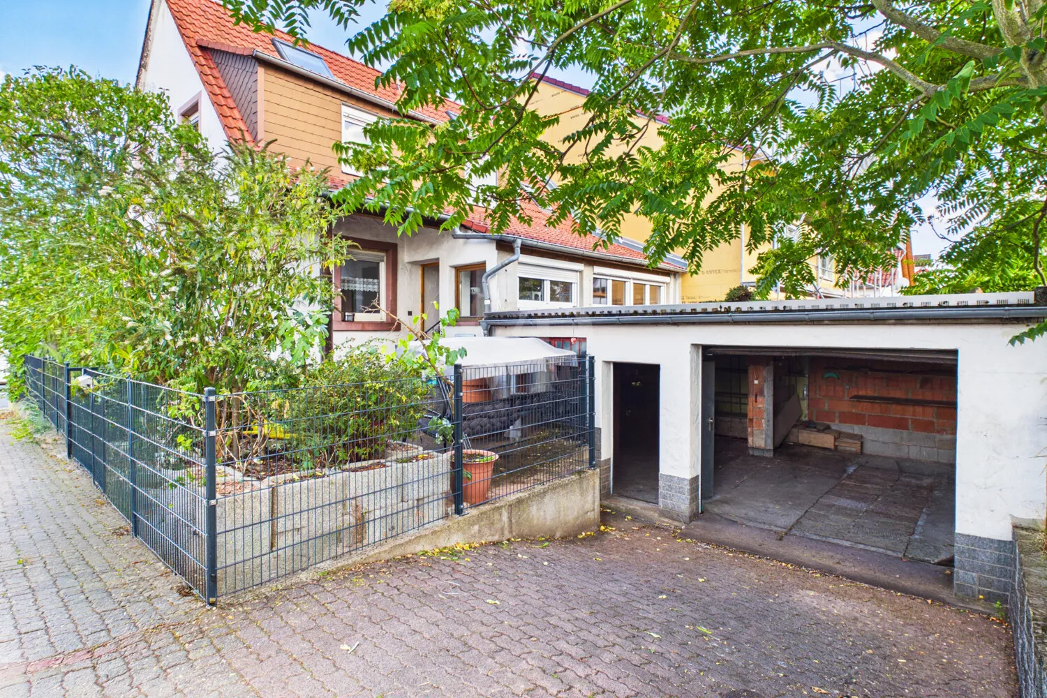 Straßenansicht