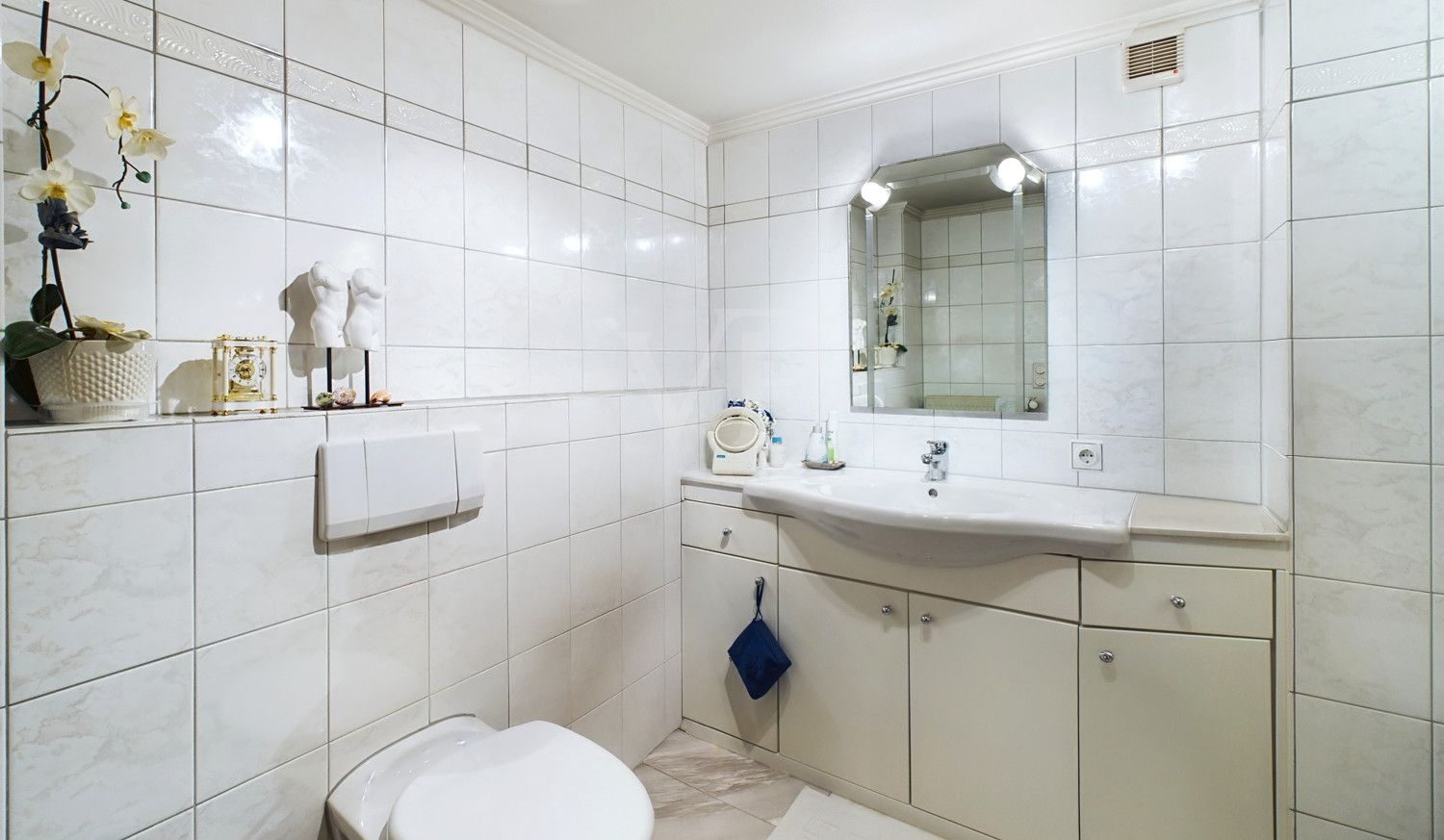 Badezimmer im Untergeschoss