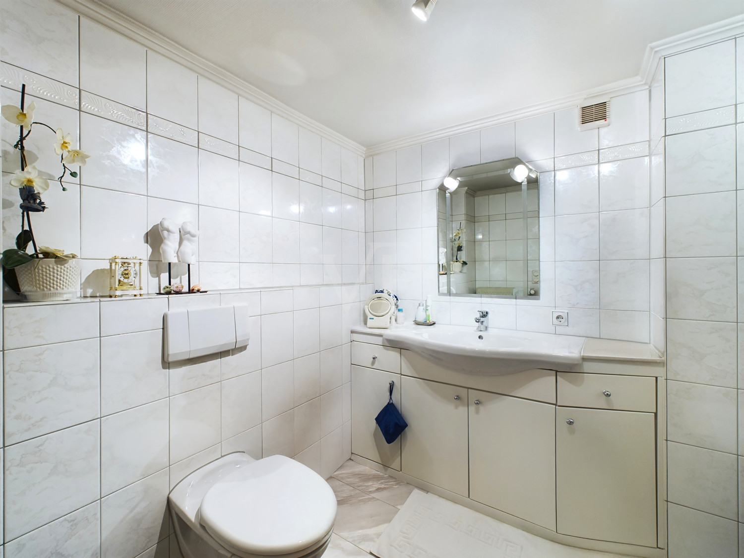 Badezimmer im Untergeschoss