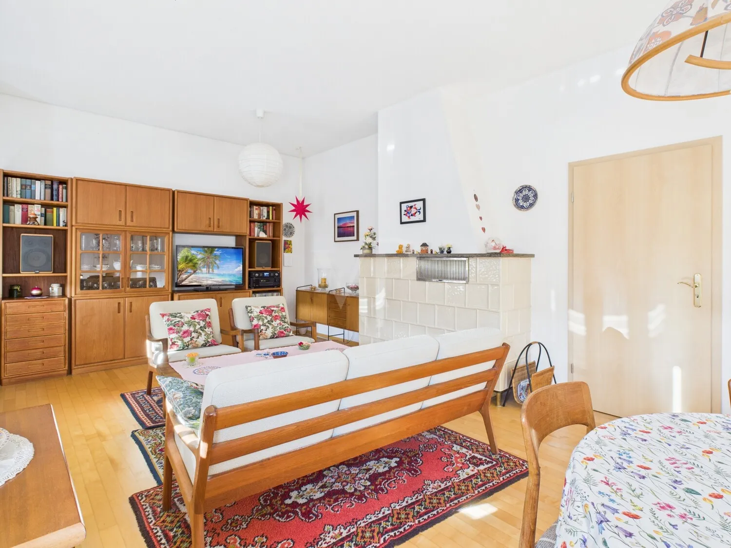 Wohnzimmer mit Kachelofen