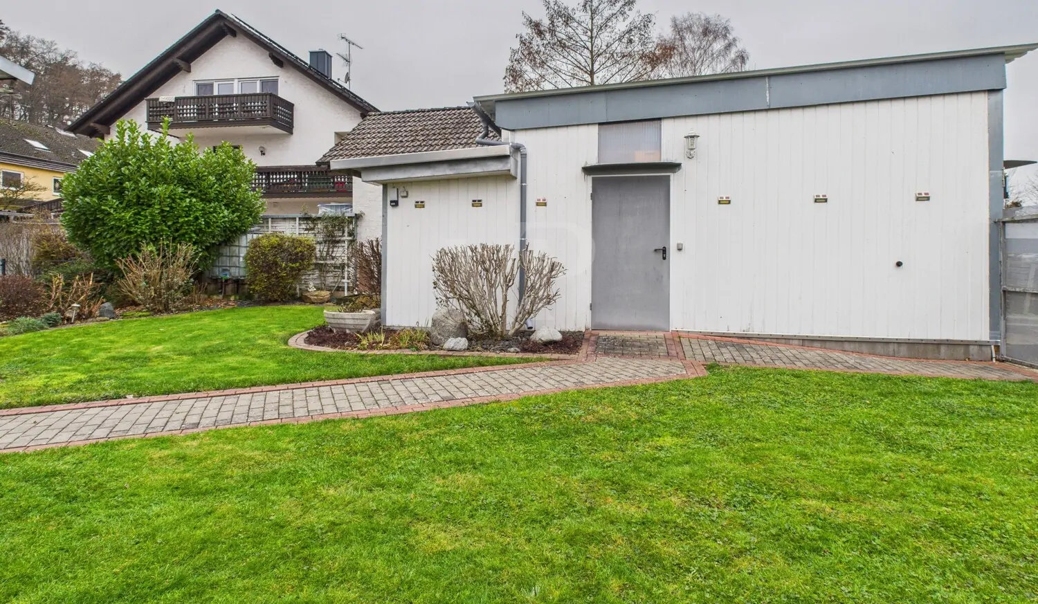 2. Garage mit Werkstatt