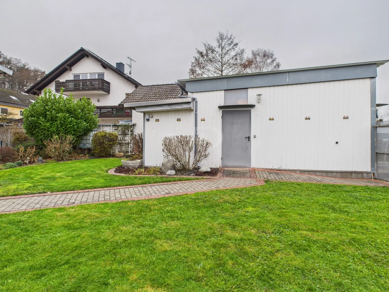 2. Garage mit Werkstatt