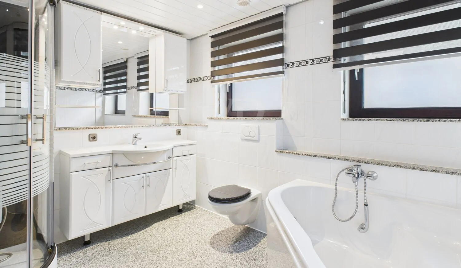 großes Tageslichtbad