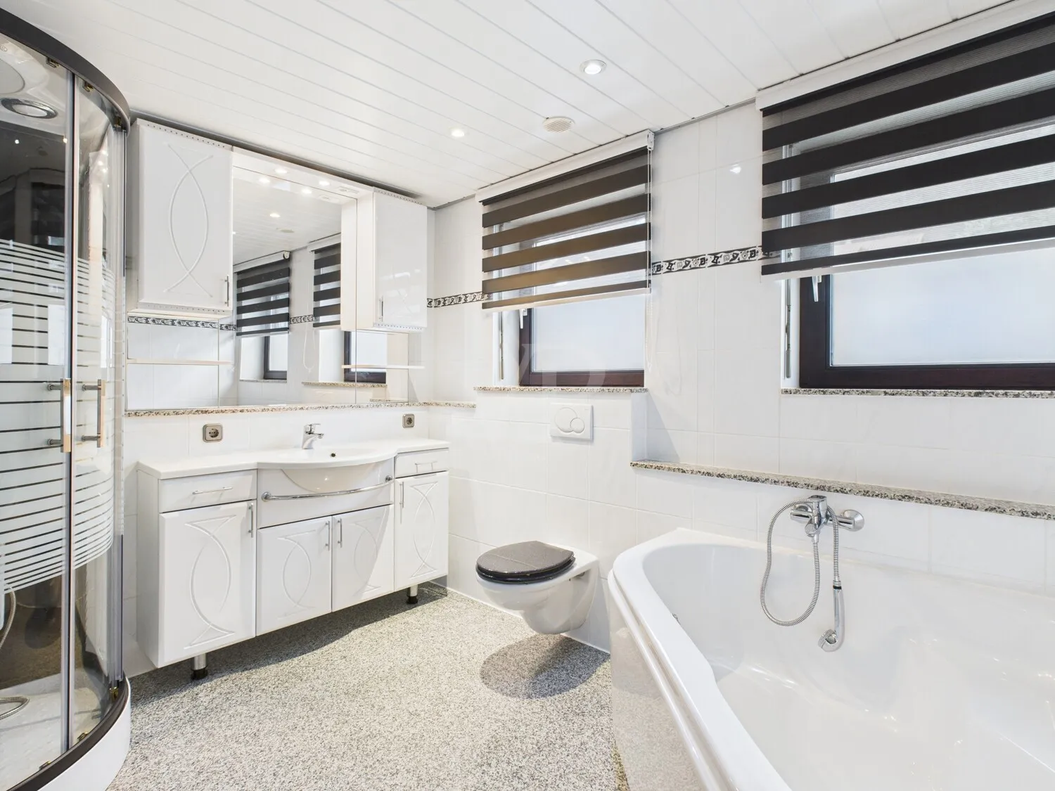 großes Tageslichtbad