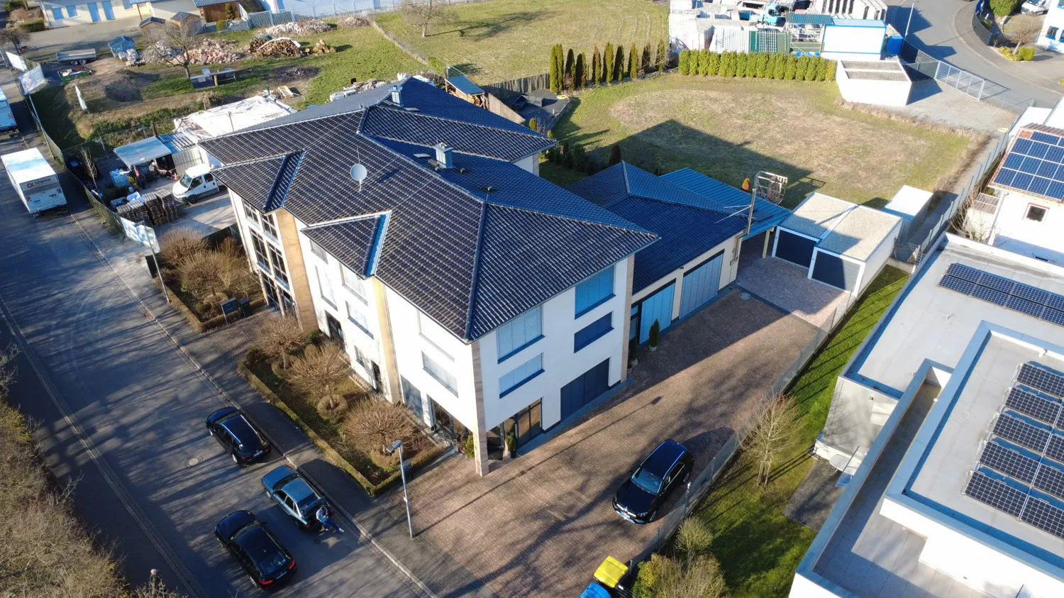 Exclusive residential and commercial building – stylish, modern, versatile