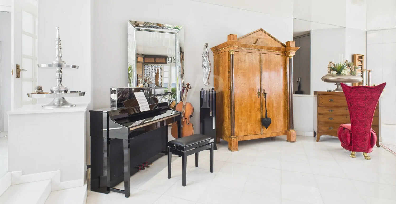 Harmonie aus Architektur und klassischem Interieur.