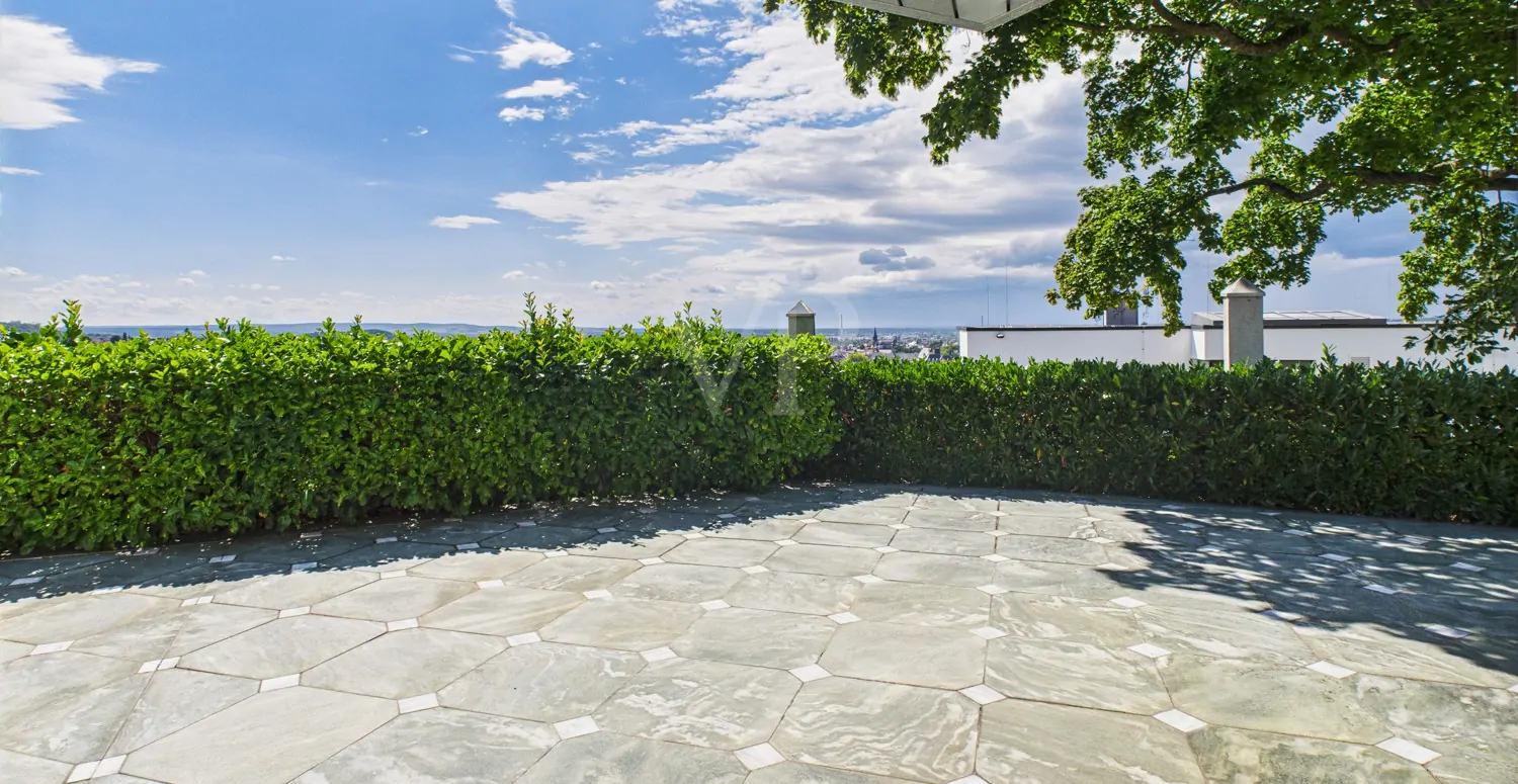 Klassischer Ausblick: Schloss Johannisburg im Panorama