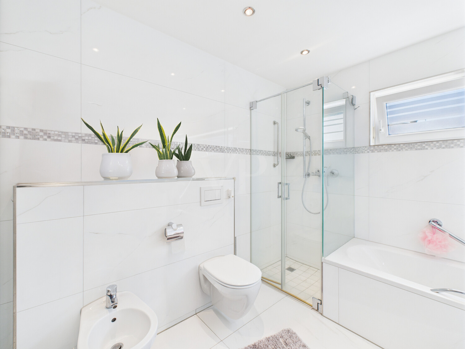 modernes Badezimmer