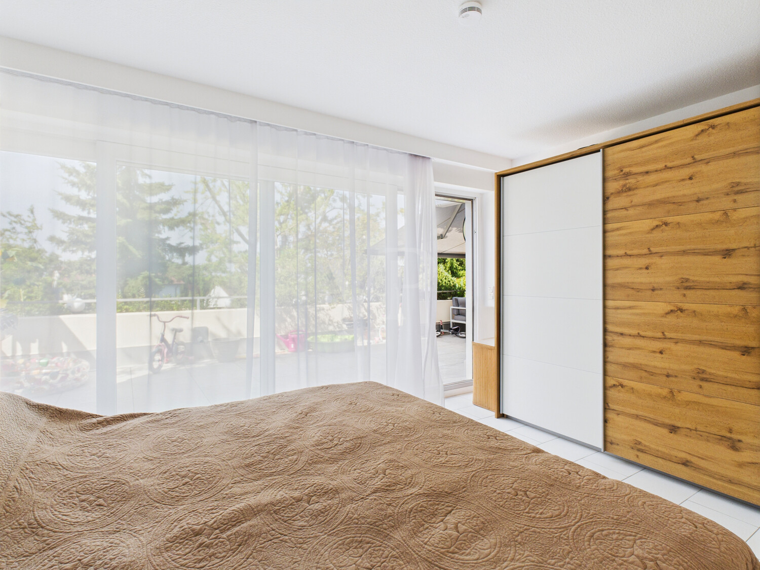 Schlafzimmer mit Terrassenzugang