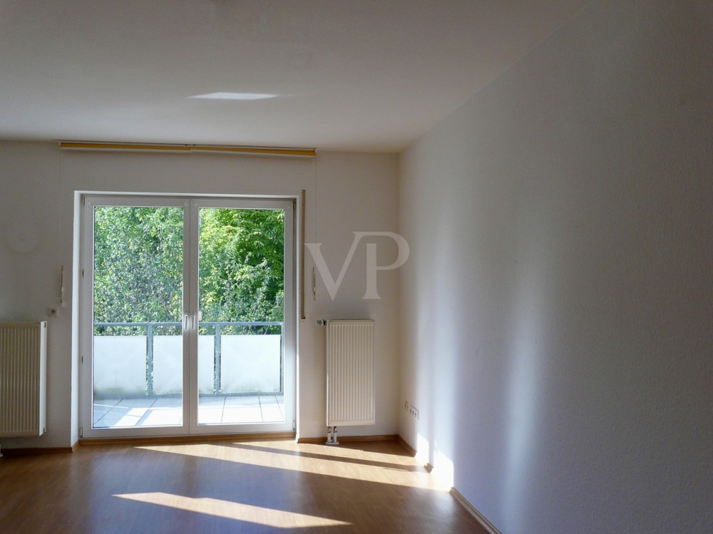 Gemütlicher Wohnbereich mit Sonnenbalkon