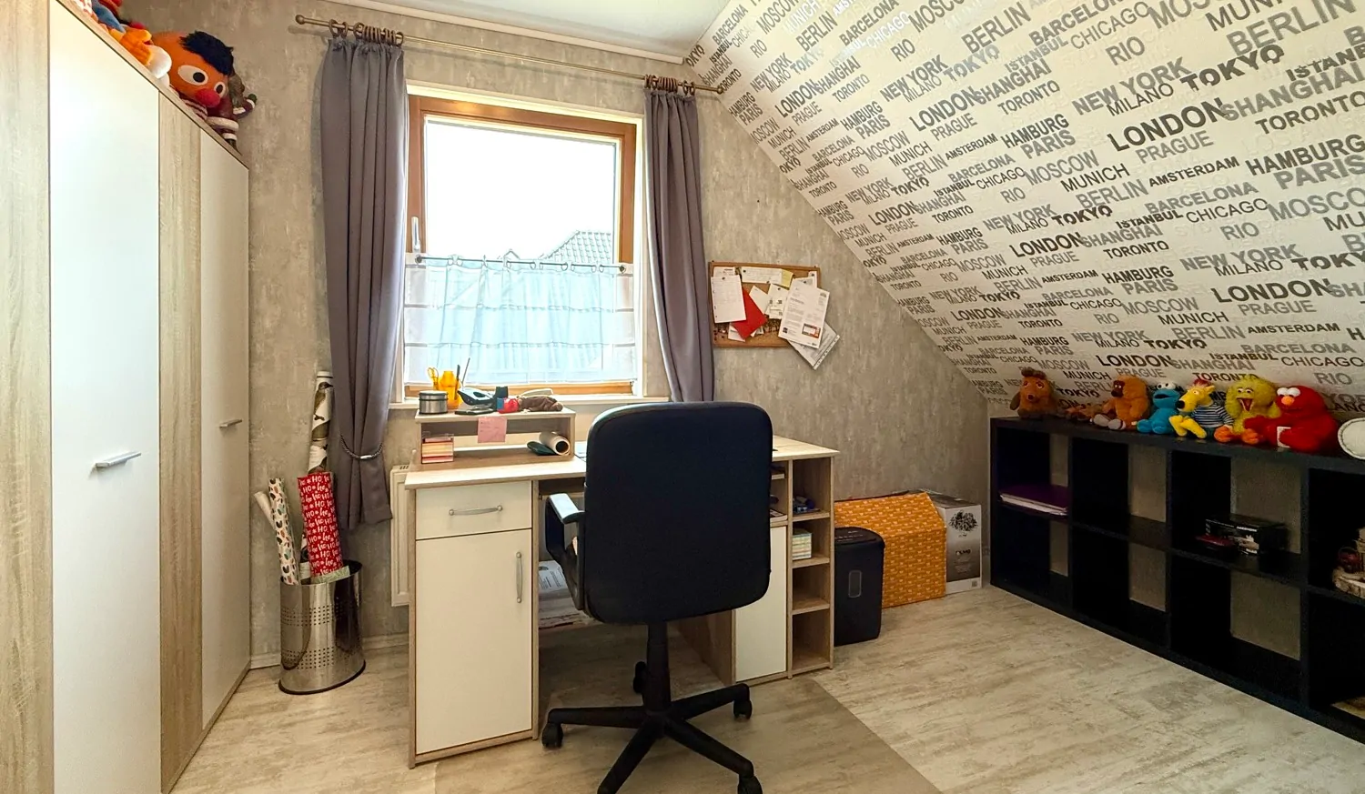 Arbeitszimmer/Schlafzimmer DG